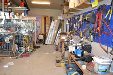 Bild på inuti garaget på arbetsbänken